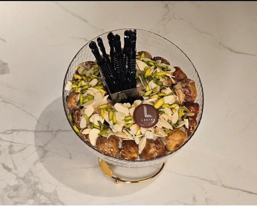 صينية تمر محشي شفاف صغيرة