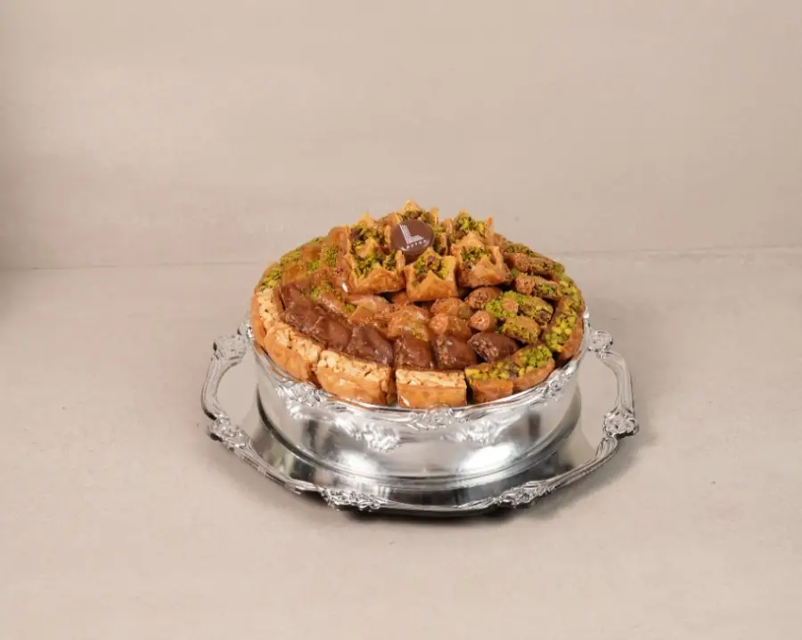 صينية فضية بقلاوة