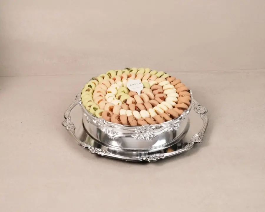 صينية فضية غريبة