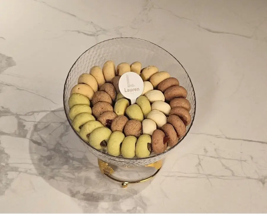 صينية غريبة شفاف صغيرة