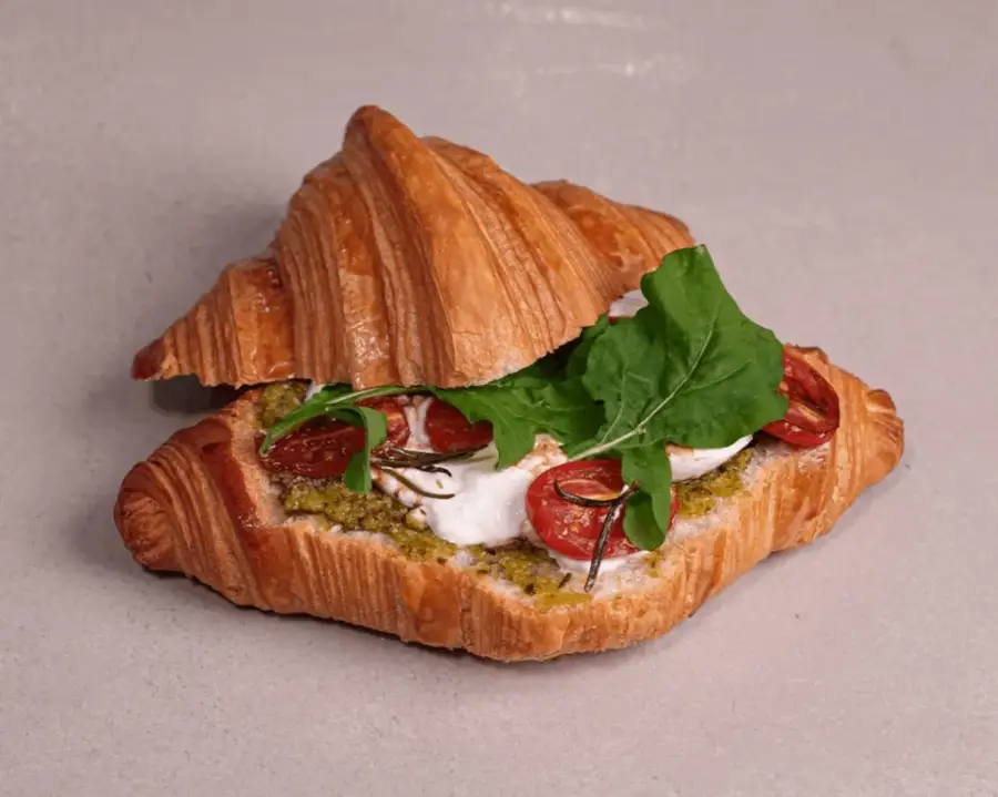 كروسان بوراتا Burrata croissant